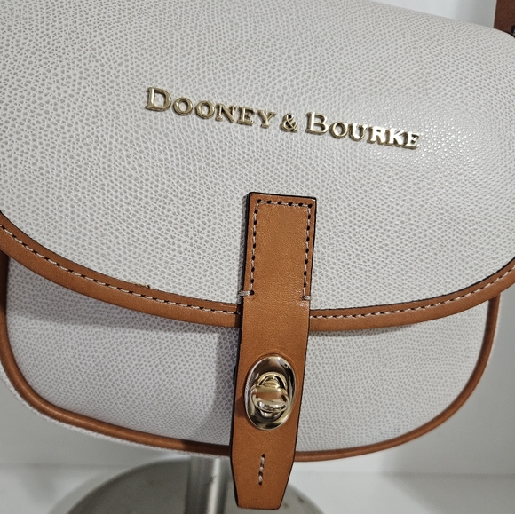 Like New!Dooney And Bourke Ivory/tan leather Shoulder bag - Picture 7 of 15